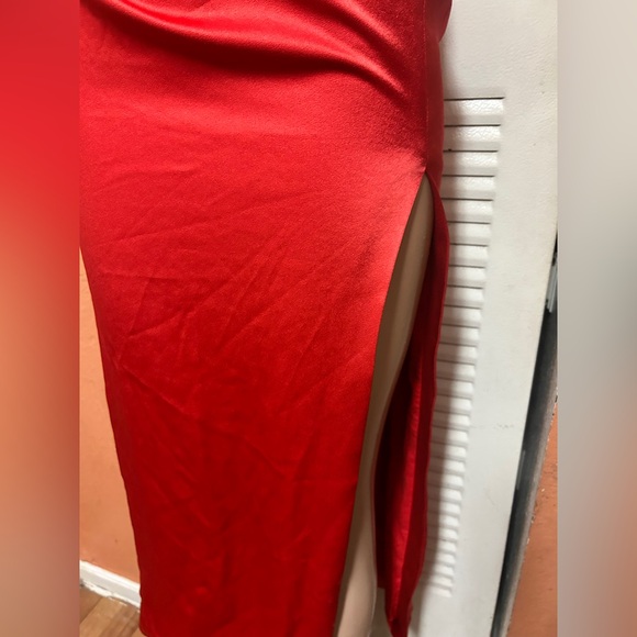 Alice + Olivia Vibrant Red One-Shoulder Dress - Picture 11 of 14